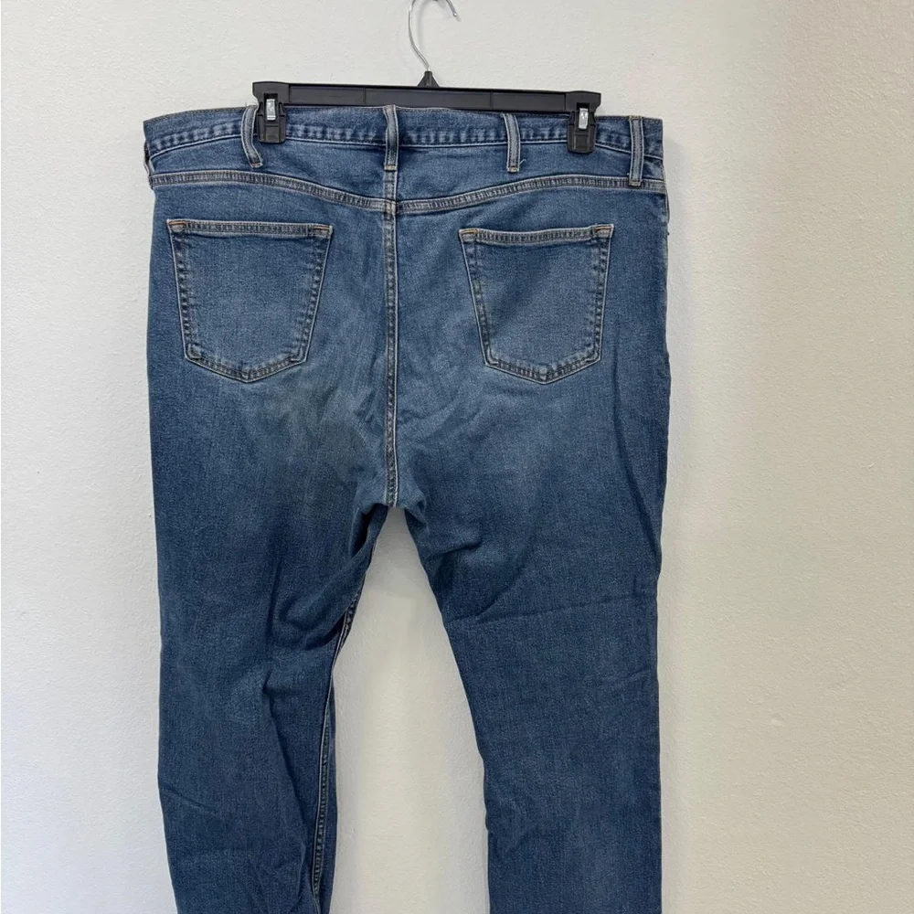 Old Navy Men's Relaxed Fit Denim Jeans - Picture 3 of 3